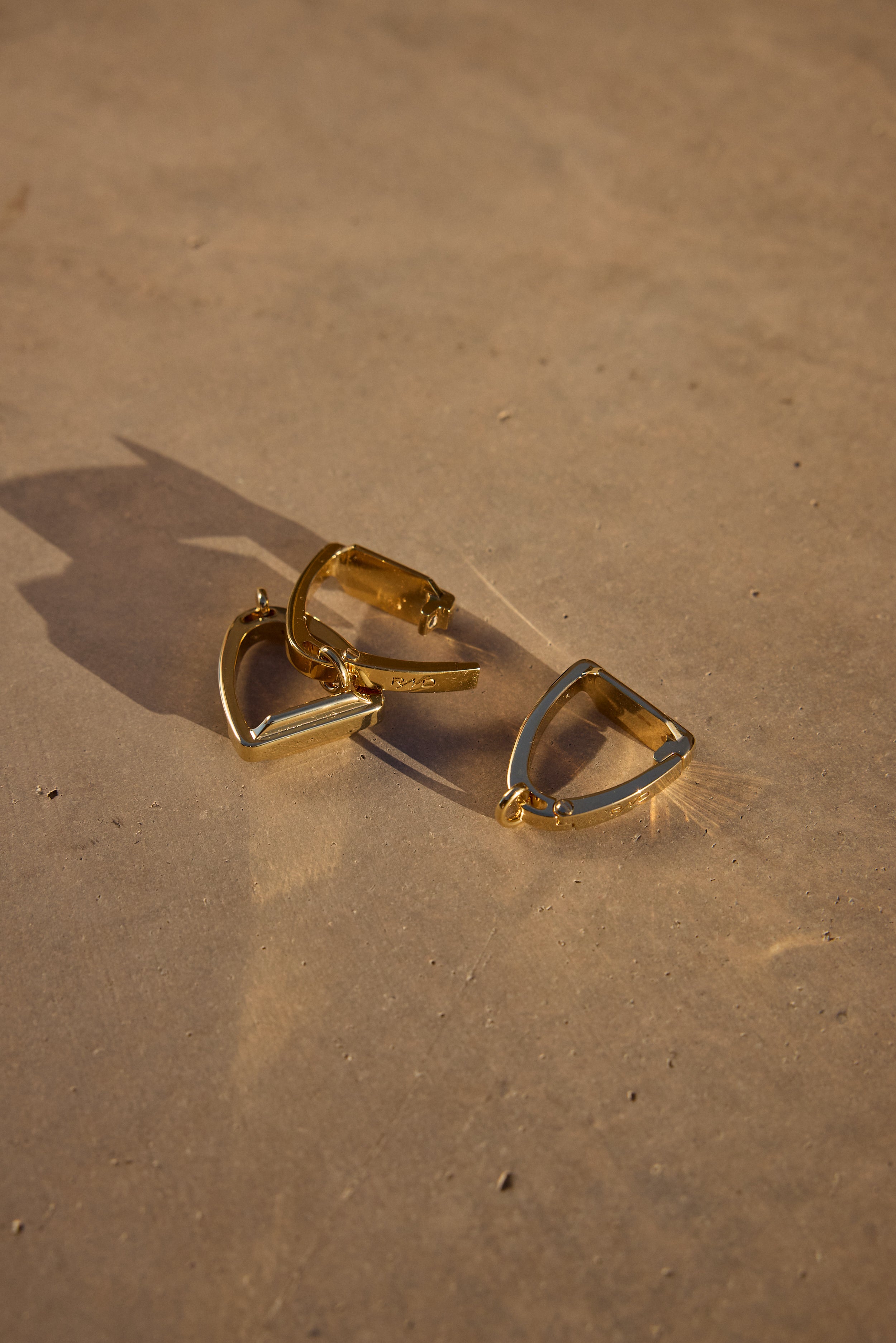 The Relic - Gld Stirrup